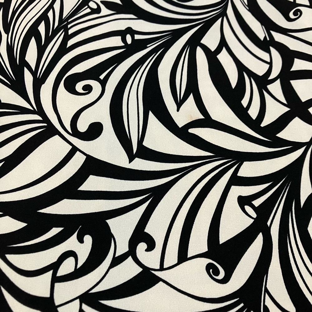 Chic Black and White Patterned Dress - Picture 3 of 7